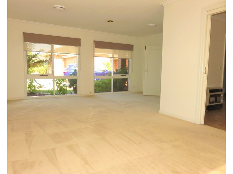 4/2-4 Greenview Close, Dingley Village VIC 3172