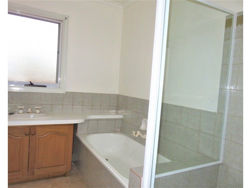 4/2-4 Greenview Close, Dingley Village VIC 3172