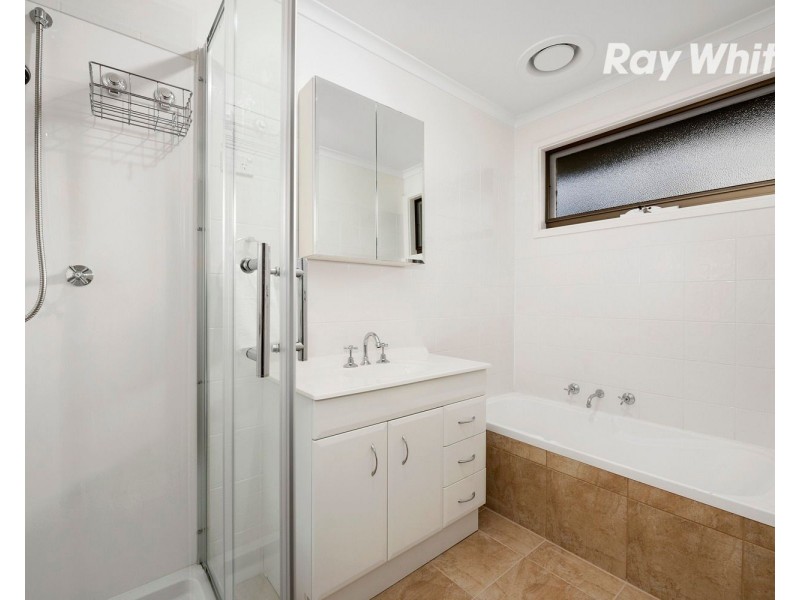 11 Seaton Drive, Dingley Village VIC 3172