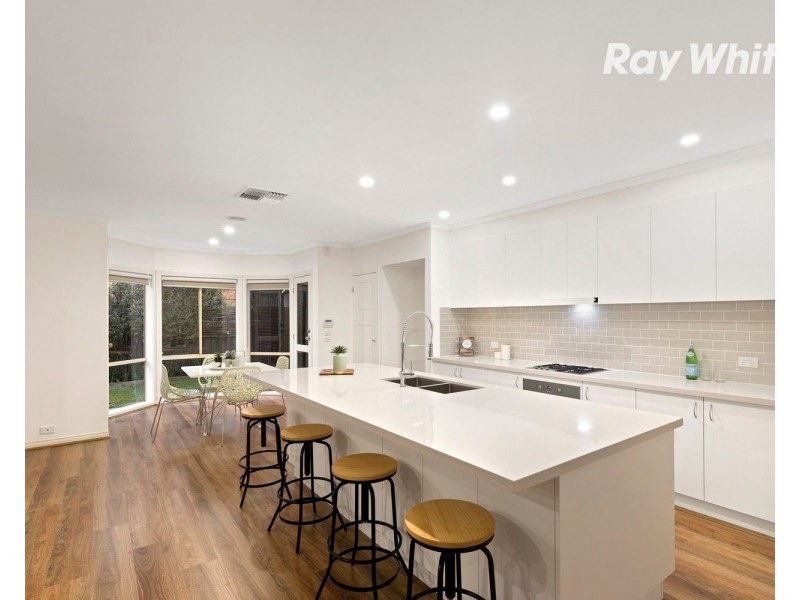 10 Aisha Crescent, Dingley Village VIC 3172