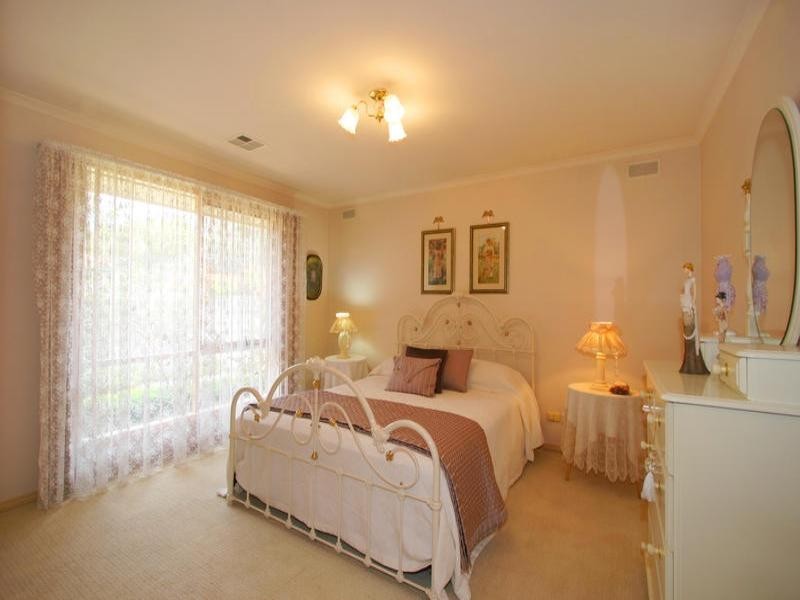 21 Oploo Court, Dingley Village VIC 3172