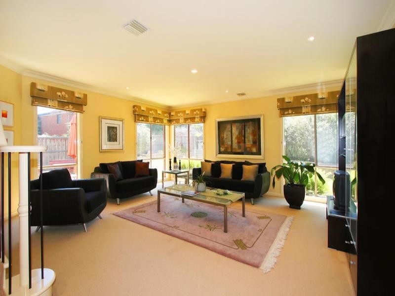 7 Donna Close, Dingley Village VIC 3172