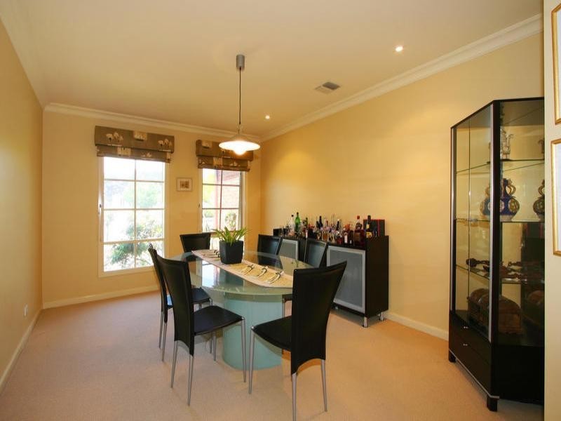 7 Donna Close, Dingley Village VIC 3172