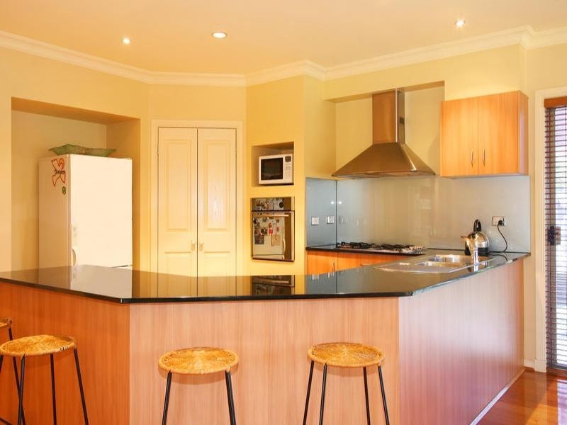 7 Donna Close, Dingley Village VIC 3172