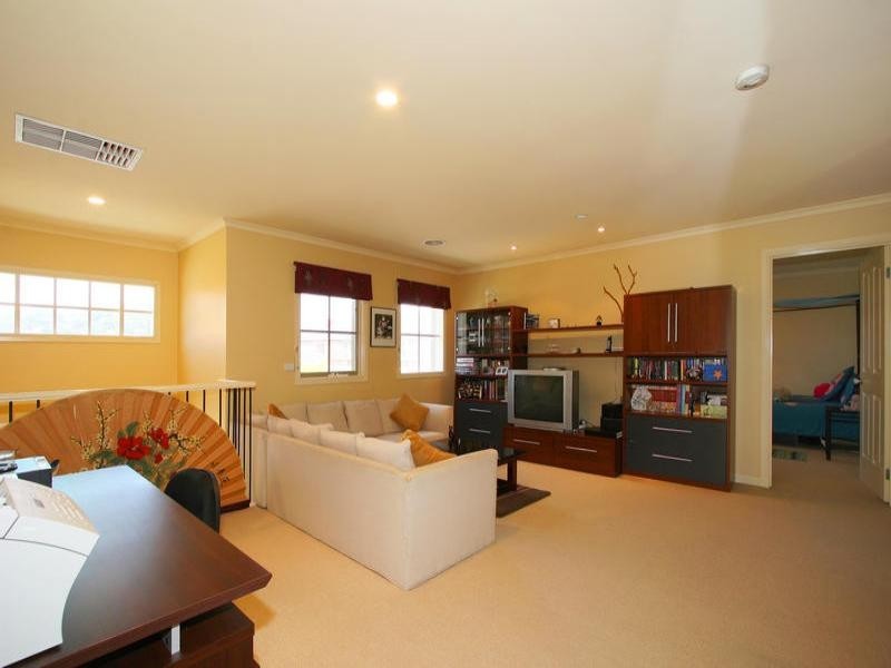 7 Donna Close, Dingley Village VIC 3172