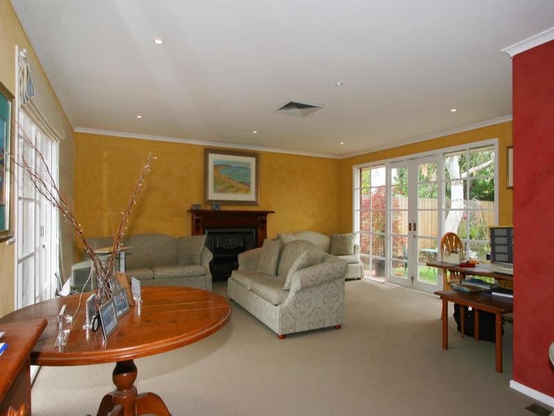 7 Holland Avenue, Dingley Village VIC 3172