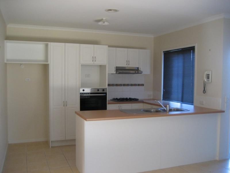 4 Kingsland Close, Dingley Village VIC 3172