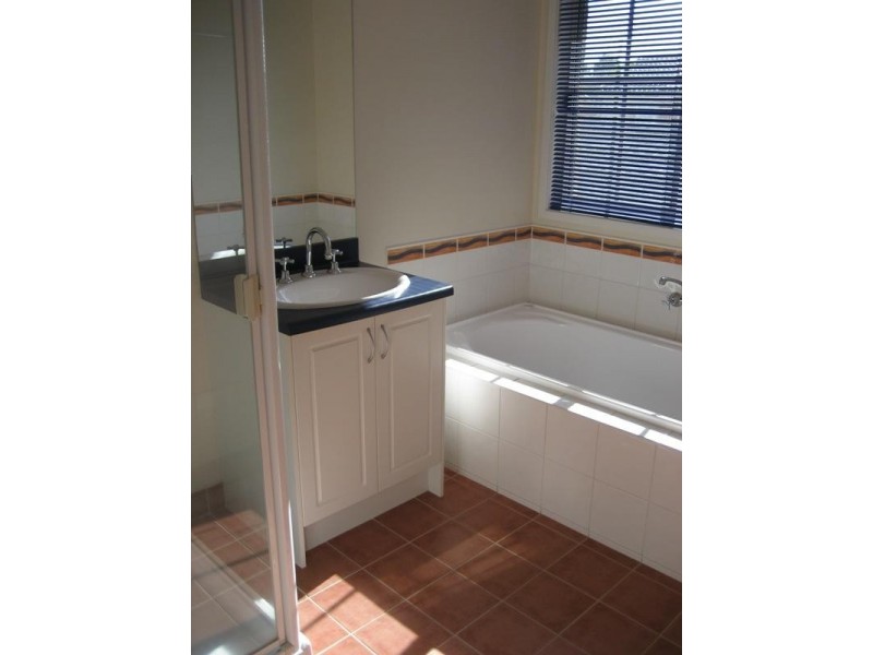 4 Kingsland Close, Dingley Village VIC 3172