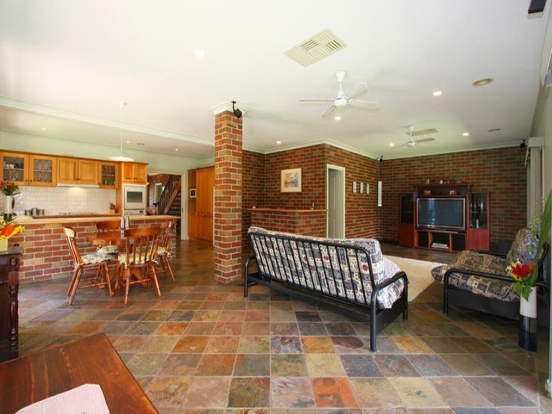 32 Higgins Close, Dingley Village VIC 3172