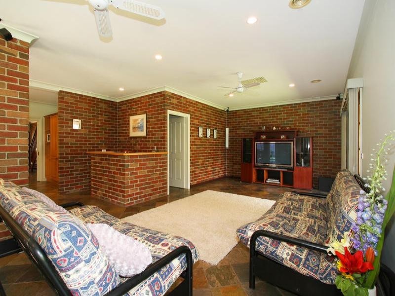 32 Higgins Close, Dingley Village VIC 3172