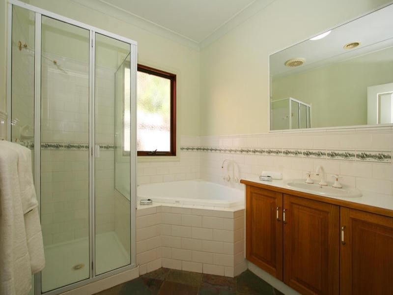 32 Higgins Close, Dingley Village VIC 3172