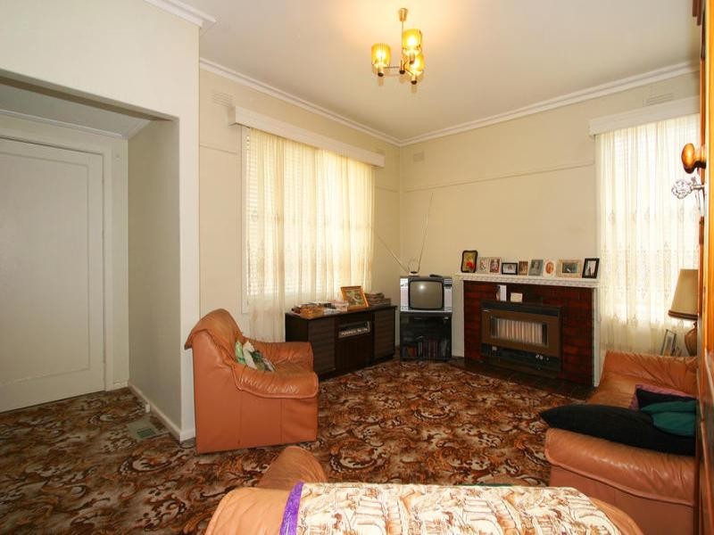 16 Swyer Street, Hampton VIC 3188
