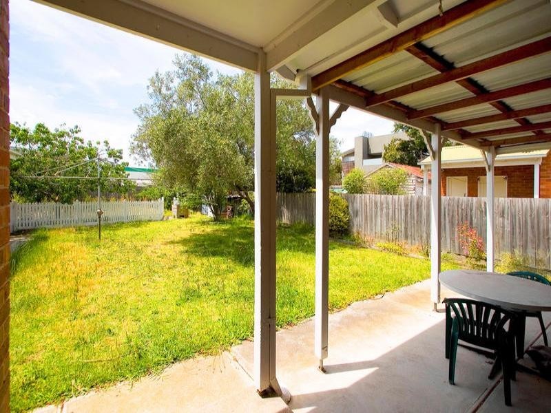 16 Swyer Street, Hampton VIC 3188