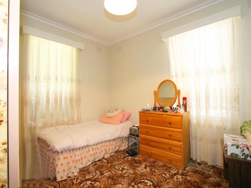 16 Swyer Street, Hampton VIC 3188