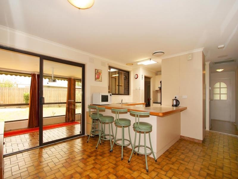 4 Swan Place, Dingley Village VIC 3172