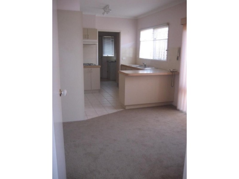 8 Shoal Court, Dingley Village VIC 3172