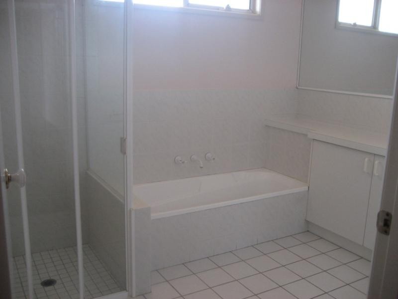 8 Shoal Court, Dingley Village VIC 3172