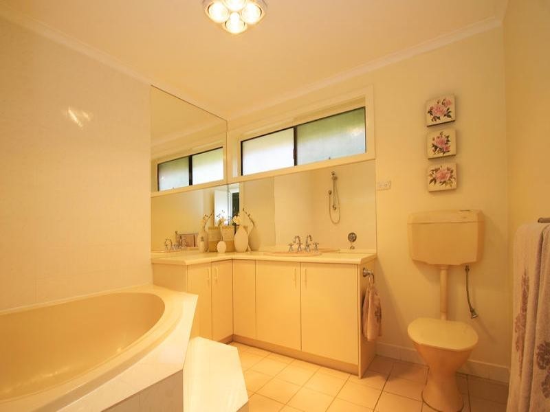 27 Rhoda Street, Dingley Village VIC 3172