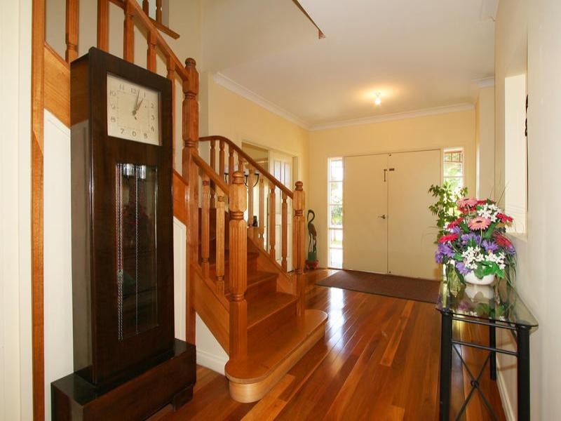 8 Seaton Drive, Dingley Village VIC 3172