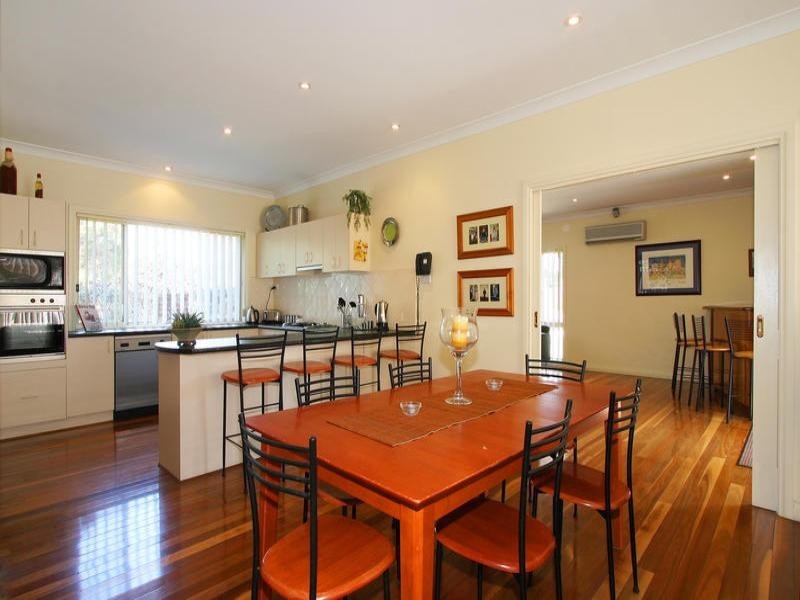 8 Seaton Drive, Dingley Village VIC 3172