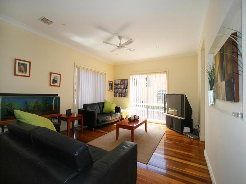 8 Seaton Drive, Dingley Village VIC 3172