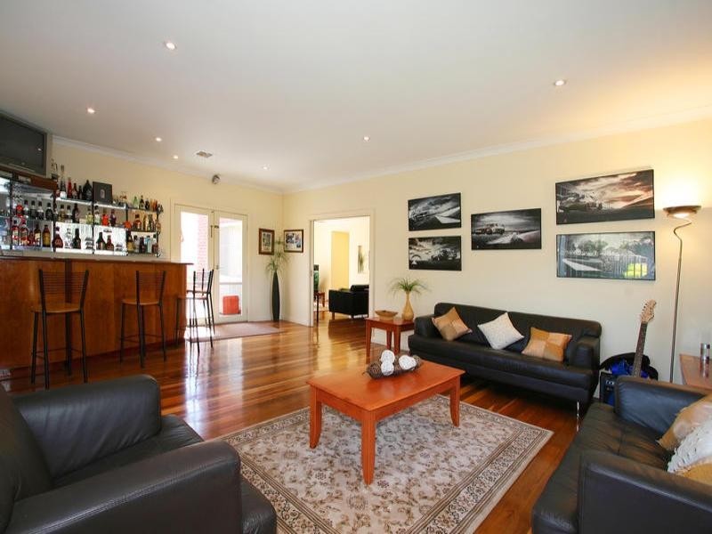 8 Seaton Drive, Dingley Village VIC 3172