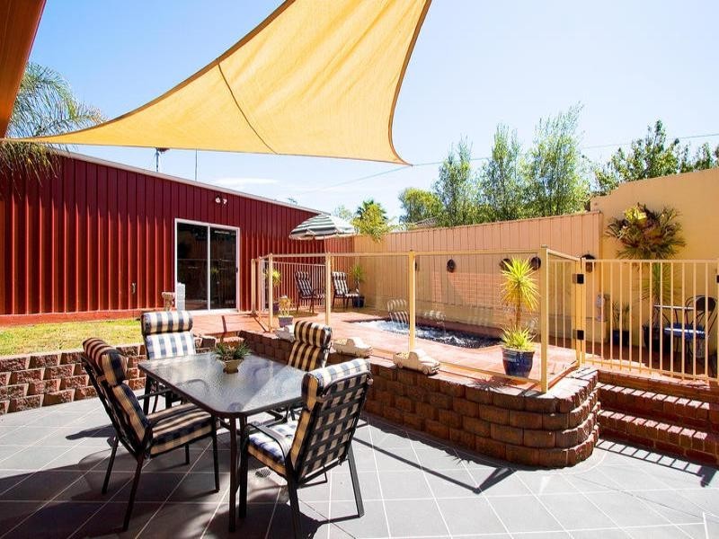 8 Seaton Drive, Dingley Village VIC 3172