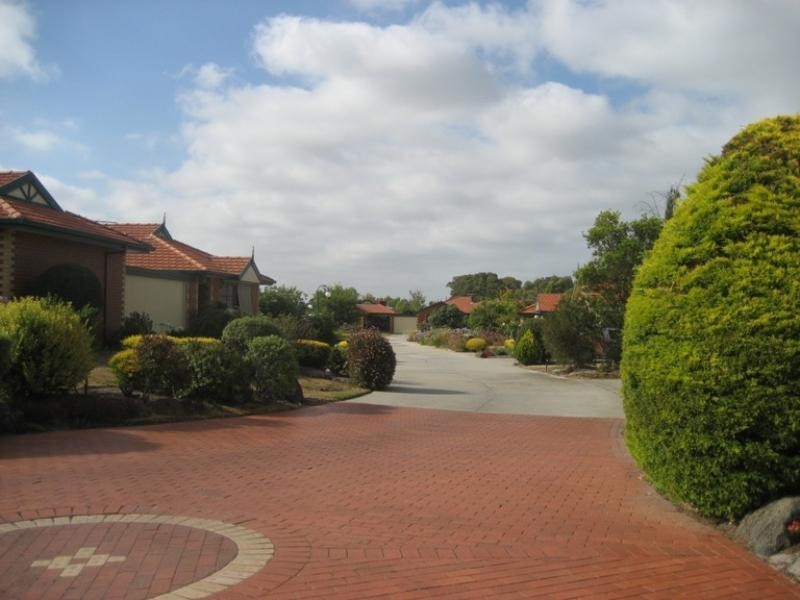 24 Oploo Court, Dingley Village VIC 3172