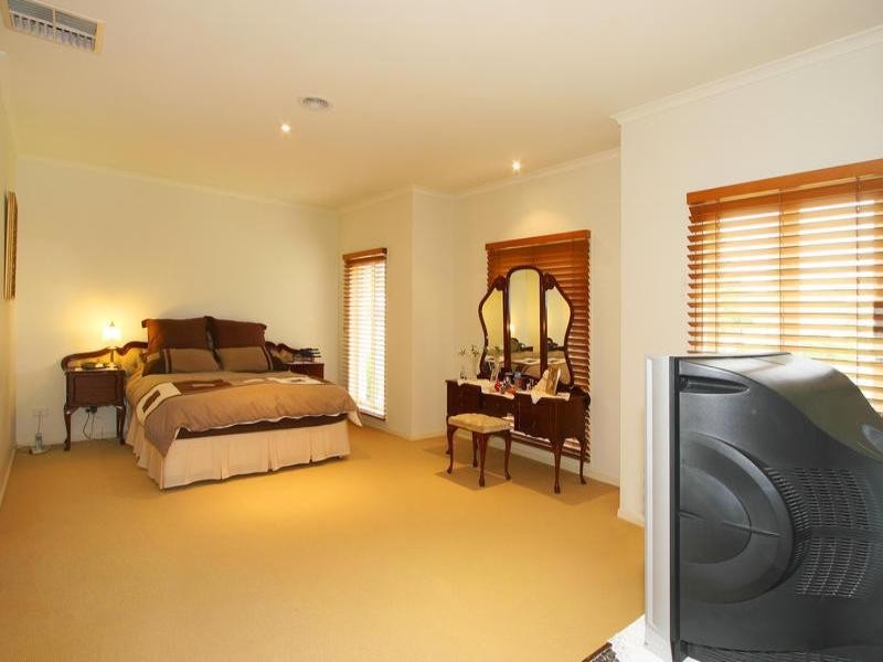 35 Wheatland Crescent, Dingley Village VIC 3172