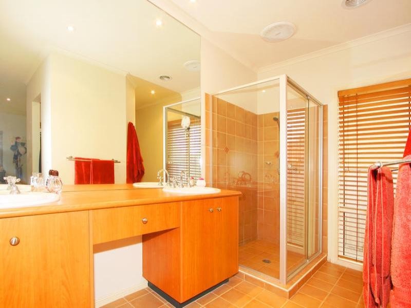 35 Wheatland Crescent, Dingley Village VIC 3172