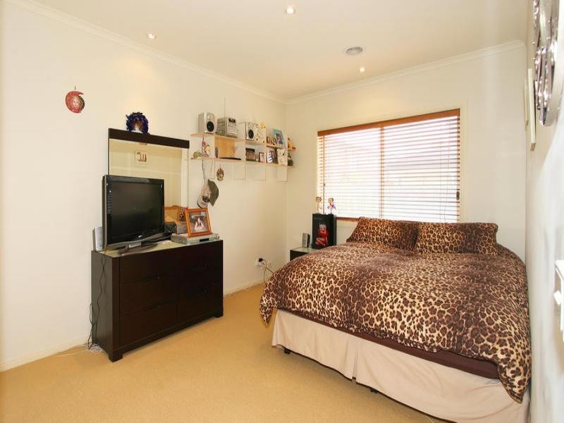 35 Wheatland Crescent, Dingley Village VIC 3172