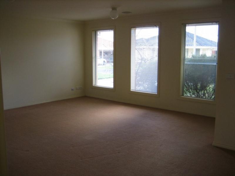 4 Holmwood Break, Dingley Village VIC 3172