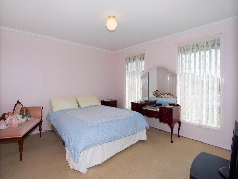 32 Albert Place, Dingley Village VIC 3172