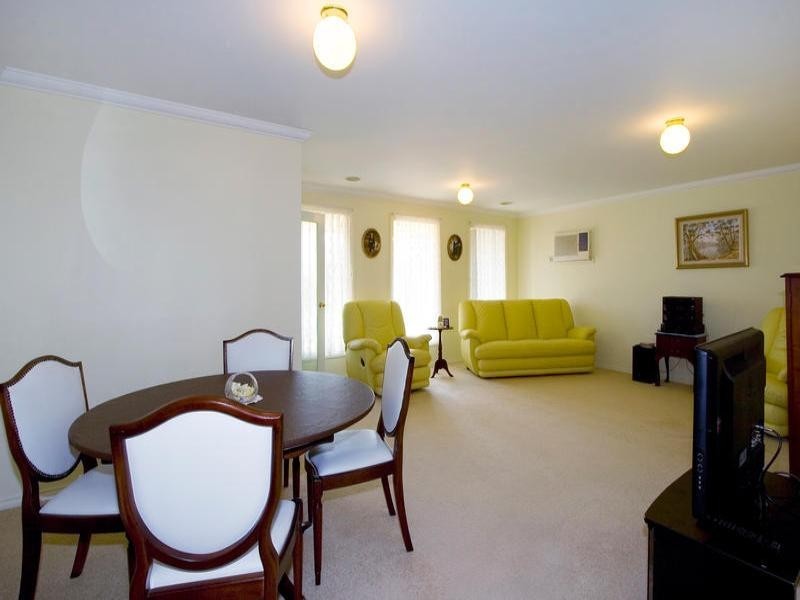 32 Albert Place, Dingley Village VIC 3172