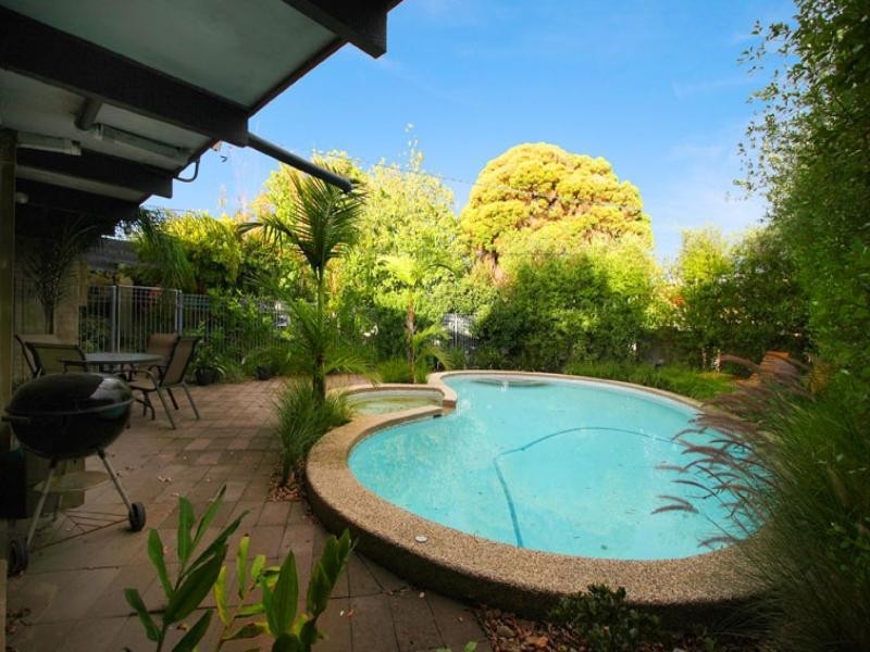 14 Toorak Drive, Dingley Village VIC 3172