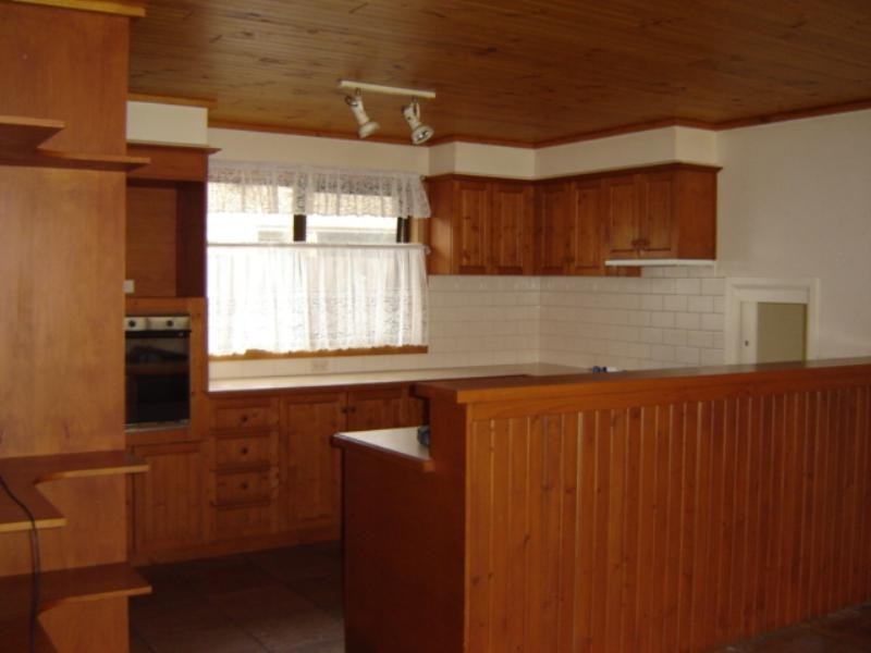 1 Newbridge Close, Dingley Village VIC 3172