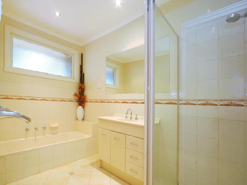 1 Torquay Close, Dingley Village VIC 3172