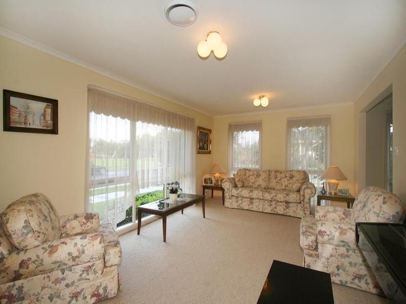 1 Lakeland Court, Dingley Village VIC 3172