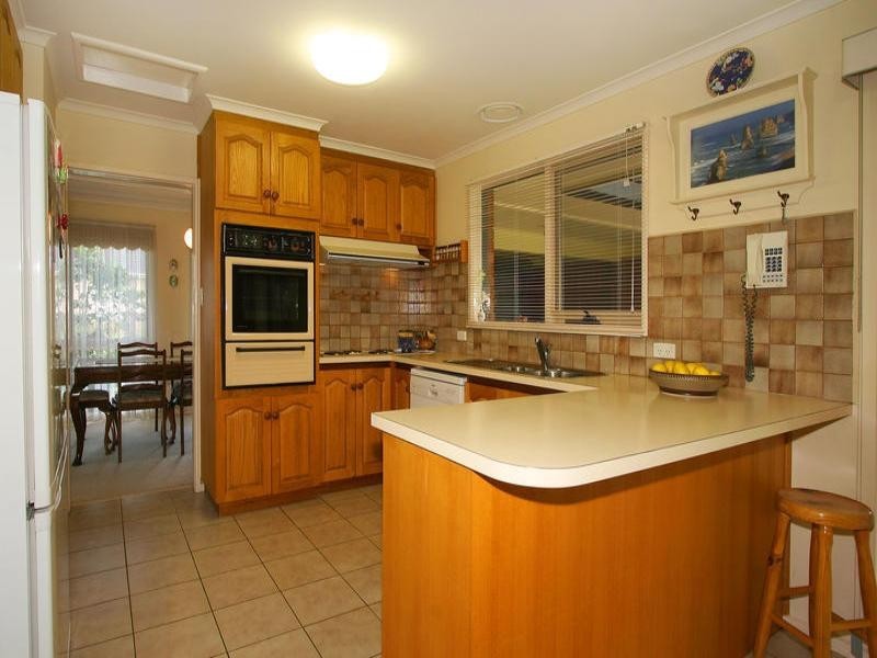 1 Lakeland Court, Dingley Village VIC 3172