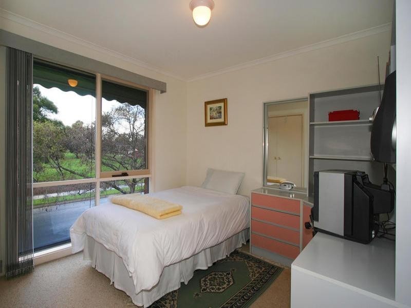 1 Lakeland Court, Dingley Village VIC 3172