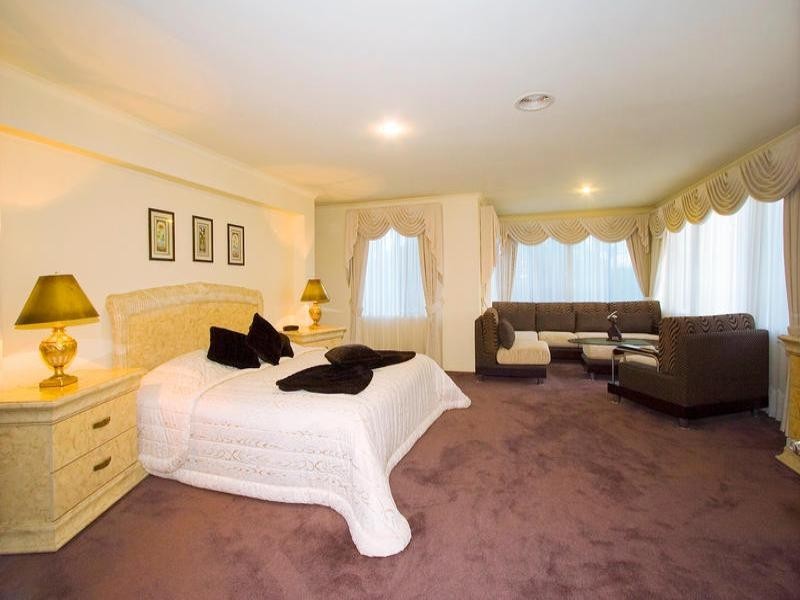 4 Harrier Court, Dingley Village VIC 3172