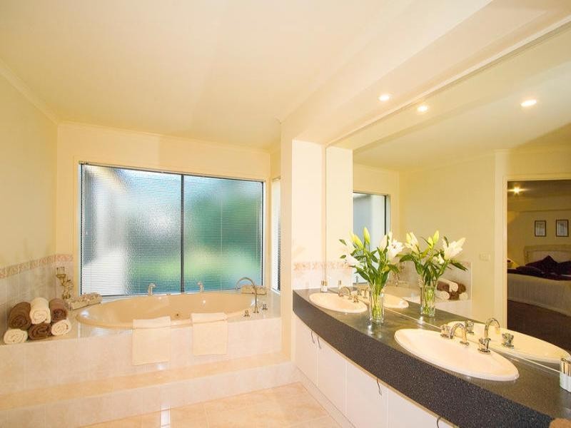 4 Harrier Court, Dingley Village VIC 3172