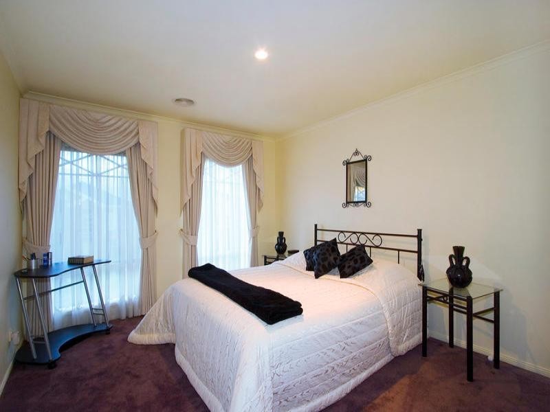 4 Harrier Court, Dingley Village VIC 3172