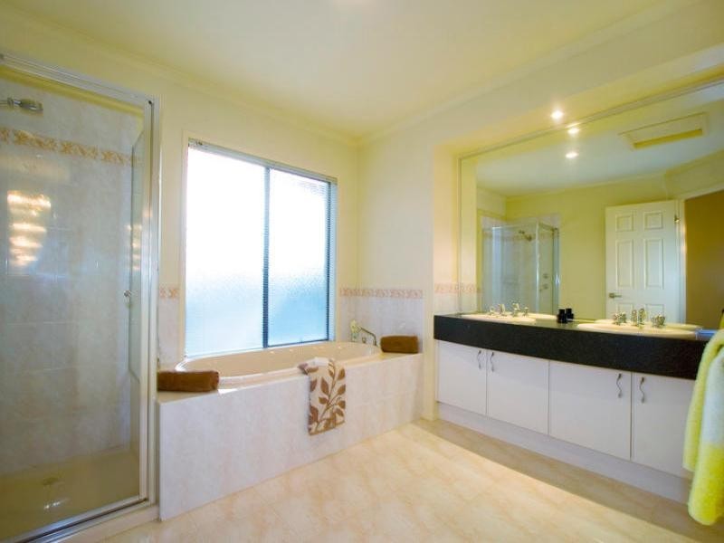 4 Harrier Court, Dingley Village VIC 3172