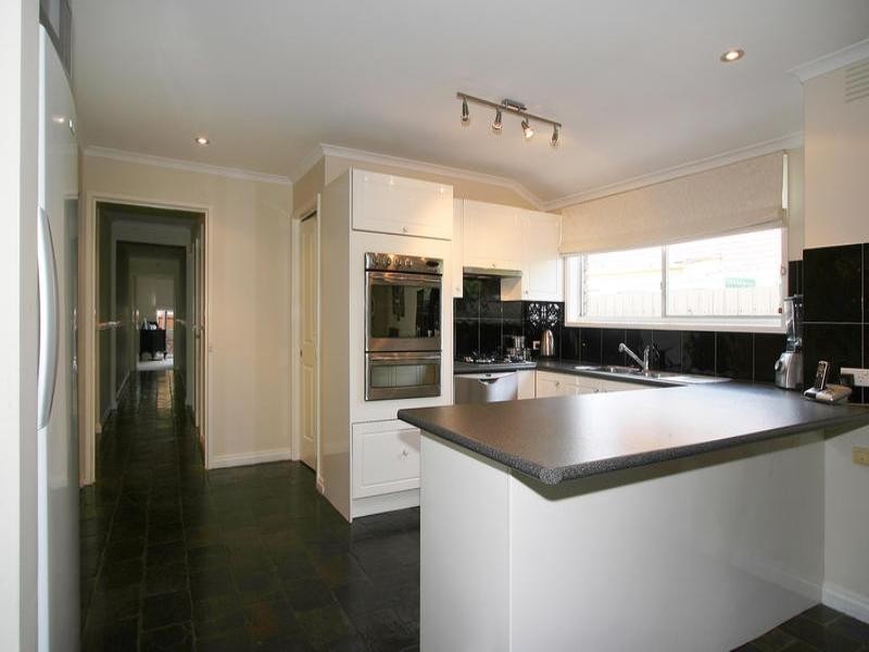 6 Jannali Drive, Dingley Village VIC 3172