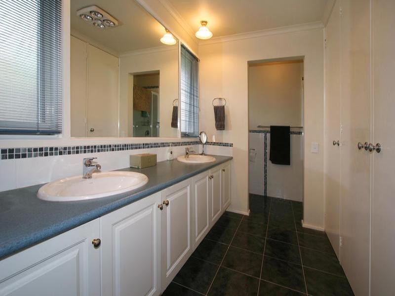 6 Jannali Drive, Dingley Village VIC 3172