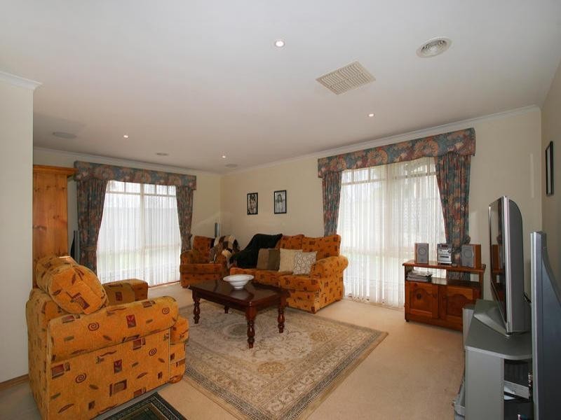 22 Caruana Drive, Dingley Village VIC 3172