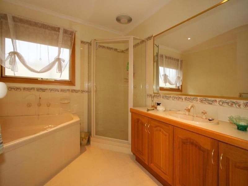 22 Caruana Drive, Dingley Village VIC 3172