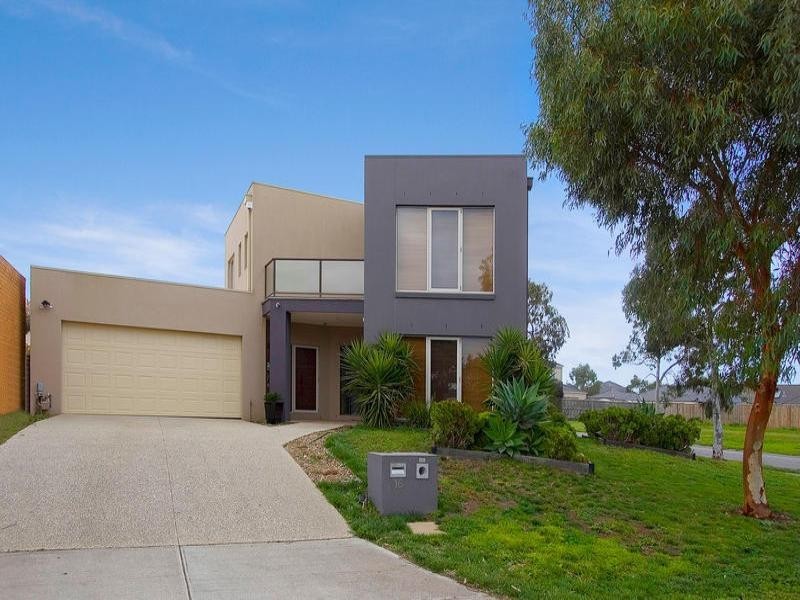 16 Lake King Circle, Waterways VIC 3195