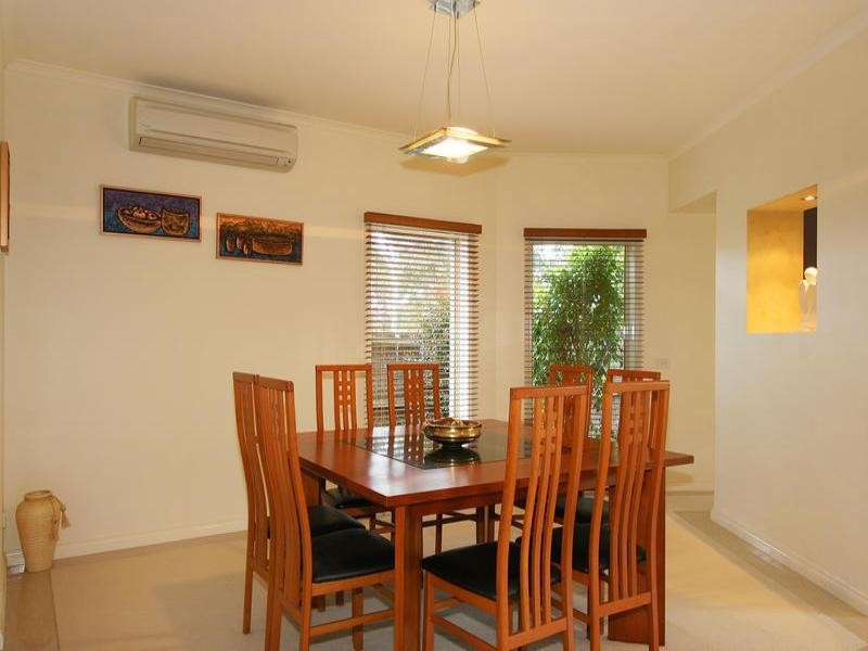 16 Lake King Circle, Waterways VIC 3195